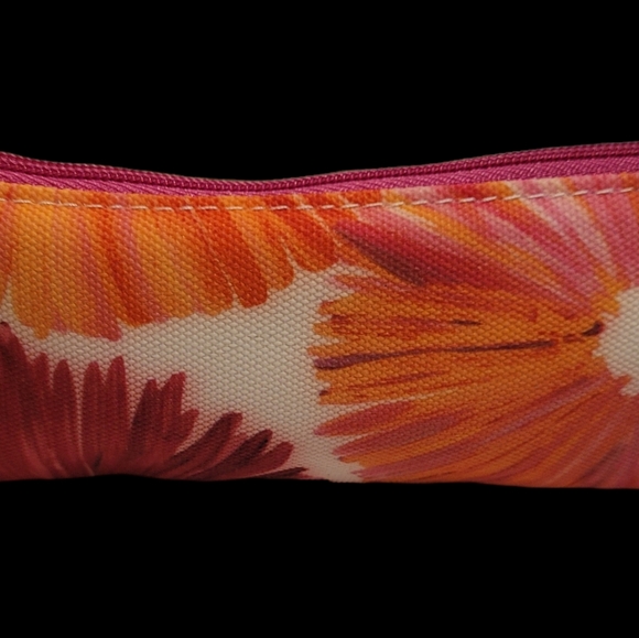 Clinique Cosmetics/Makeup Cases Designed by lulu dk - Picture 9 of 15